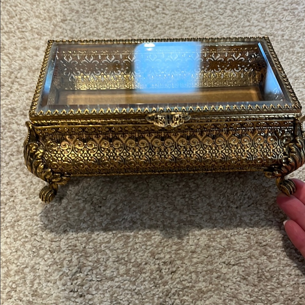 Vintage Stylebuilt - Ornate Glass Display Jewelry Box with Filigree Metal Design
